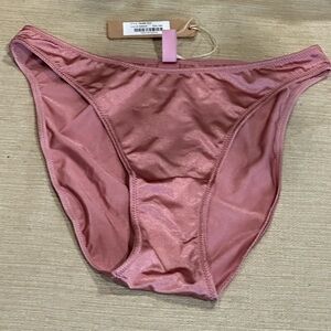 Nwt 🌺 SKIMS 🌺 STRETCH SATIN BIKINI Sz: XXS NWT Color: Dahlia